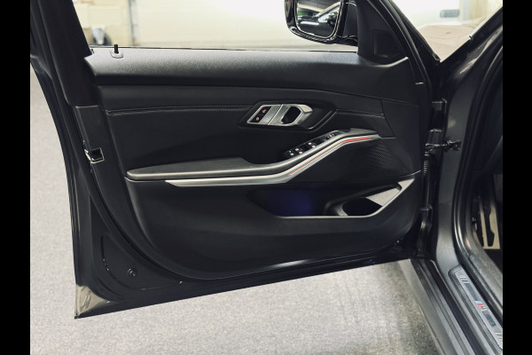 BMW 3-serie 320i High Ex. M-Sport ShadowLine | 19" | Leder | Trekhaak