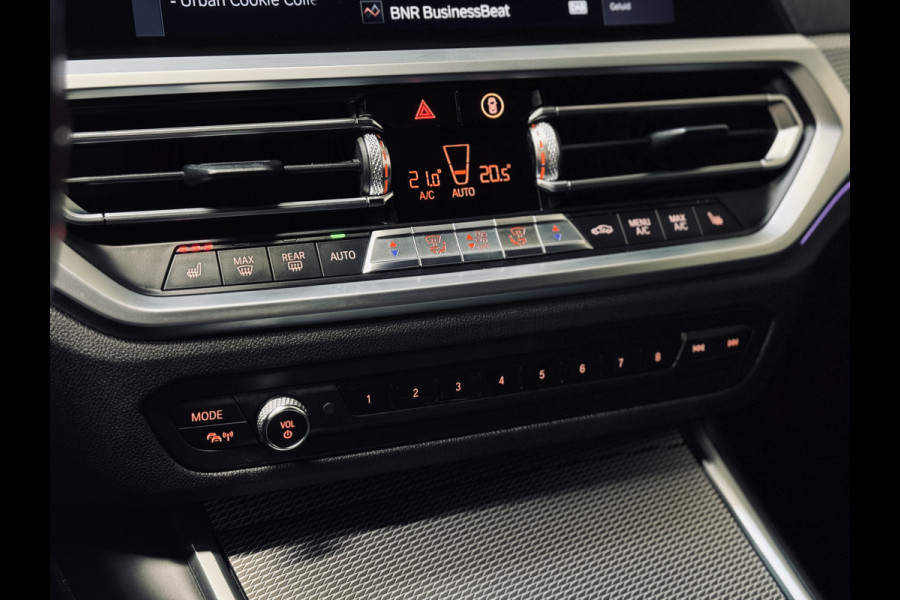 BMW 3-serie 320i High Ex. M-Sport ShadowLine | 19" | Leder | Trekhaak