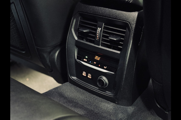 BMW 3-serie 320i High Ex. M-Sport ShadowLine | 19" | Leder | Trekhaak