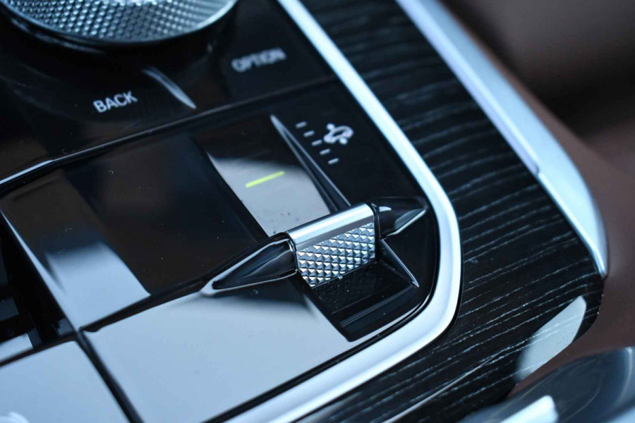 BMW X5 xDrive50e M-Sport Skylounge Comf-stoel ACC 360 HUD H/K 21inch BTW-auto BMW X5 xDrive50e M-Sport Skylounge Comf-stoel ACC 360 HUD H/K 21inch BTW-auto