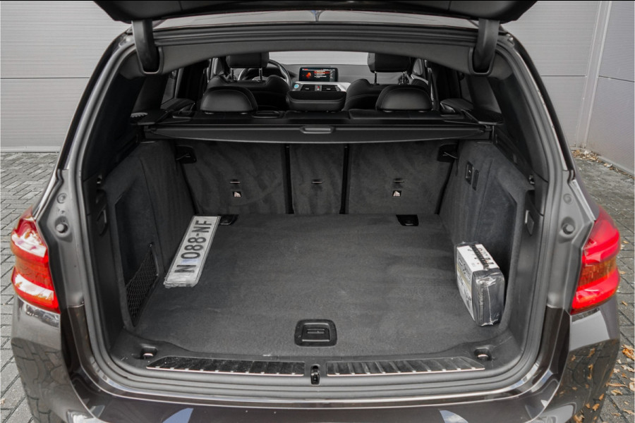 BMW iX3 High Executive 80 kWh Pano ACC HUD H&K Elek Trekhaak 1e Eig BMW iX3 High Executive 80 kWh Pano ACC HUD H&K Elek Trekhaak 1e Eig