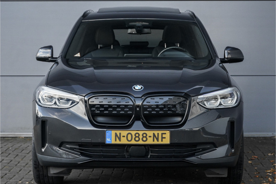 BMW iX3 High Executive 80 kWh Pano ACC HUD H&K Elek Trekhaak 1e Eig BMW iX3 High Executive 80 kWh Pano ACC HUD H&K Elek Trekhaak 1e Eig