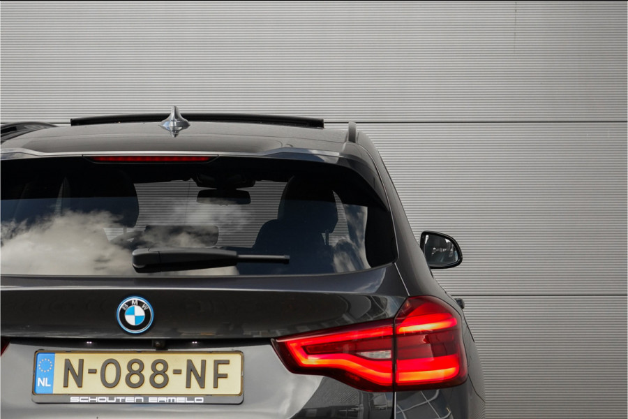 BMW iX3 High Executive 80 kWh Pano ACC HUD H&K Elek Trekhaak 1e Eig BMW iX3 High Executive 80 kWh Pano ACC HUD H&K Elek Trekhaak 1e Eig
