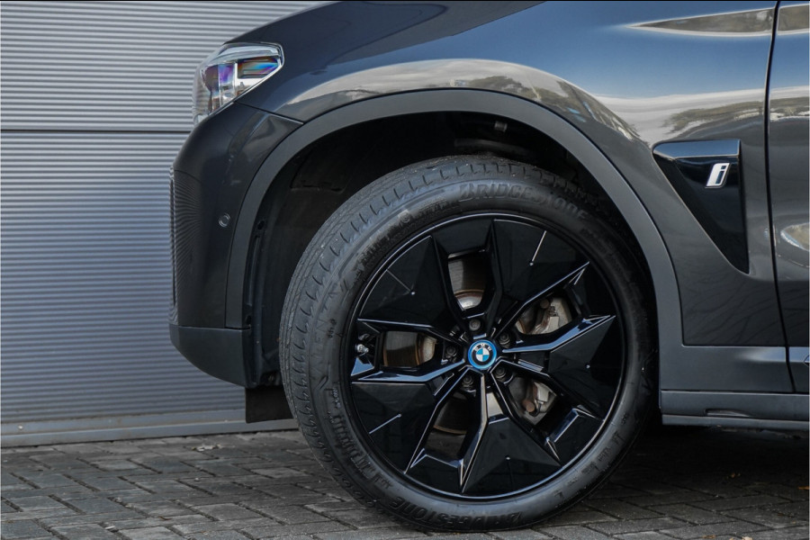 BMW iX3 High Executive 80 kWh Pano ACC HUD H&K Elek Trekhaak 1e Eig BMW iX3 High Executive 80 kWh Pano ACC HUD H&K Elek Trekhaak 1e Eig