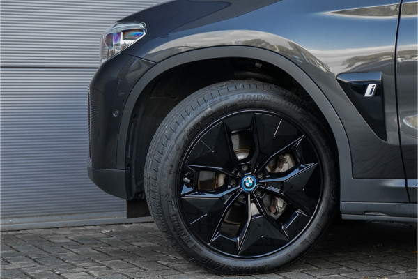 BMW iX3 High Executive 80 kWh Pano ACC HUD H&K Elek Trekhaak 1e Eig BMW iX3 High Executive 80 kWh Pano ACC HUD H&K Elek Trekhaak 1e Eig