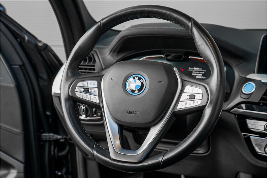 BMW iX3 High Executive 80 kWh Pano ACC HUD H&K Elek Trekhaak 1e Eig BMW iX3 High Executive 80 kWh Pano ACC HUD H&K Elek Trekhaak 1e Eig