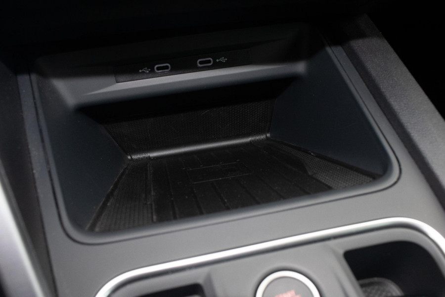 Seat Leon 1.4 TSI eHybrid PHEV FR Bus.Int. PANO CAMERA ACC CARPLAY Seat Leon 1.4 TSI eHybrid PHEV FR Bus.Int. PANO CAMERA ACC CARPLAY