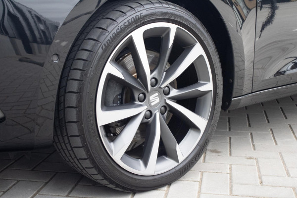 Seat Leon 1.4 TSI eHybrid PHEV FR Bus.Int. PANO CAMERA ACC CARPLAY Seat Leon 1.4 TSI eHybrid PHEV FR Bus.Int. PANO CAMERA ACC CARPLAY