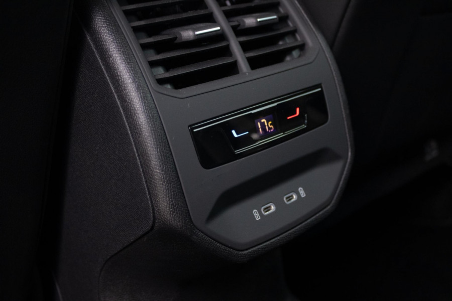 CUPRA Leon 1.4 e-Hybrid VZ 245 PANO CAMERA ACC Sfeerverlichting CUPRA Leon 1.4 e-Hybrid VZ 245 PANO CAMERA ACC Sfeerverlichting
