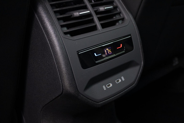CUPRA Leon 1.4 e-Hybrid VZ 245 PANO CAMERA ACC Sfeerverlichting CUPRA Leon 1.4 e-Hybrid VZ 245 PANO CAMERA ACC Sfeerverlichting