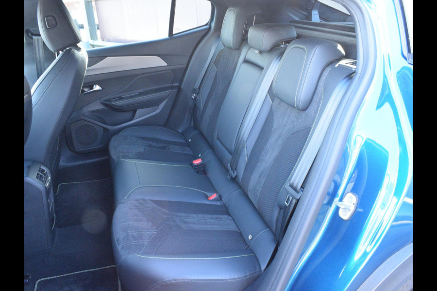 Peugeot 408 1.6 HYbrid GT 225 EAT8 First Edition SCHUIF- KANTELDAK | NAVI & CARPLAY | CAMERA MET SENSOREN | E.C.C. | Peugeot 408 1.6 HYbrid GT 225 EAT8 First Edition SCHUIF- KANTELDAK | NAVI & CARPLAY | CAMERA MET SENSOREN | E.C.C. |