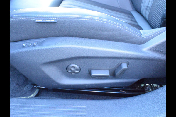 Peugeot 408 1.6 HYbrid GT 225 EAT8 First Edition SCHUIF- KANTELDAK | NAVI & CARPLAY | CAMERA MET SENSOREN | E.C.C. | Peugeot 408 1.6 HYbrid GT 225 EAT8 First Edition SCHUIF- KANTELDAK | NAVI & CARPLAY | CAMERA MET SENSOREN | E.C.C. |