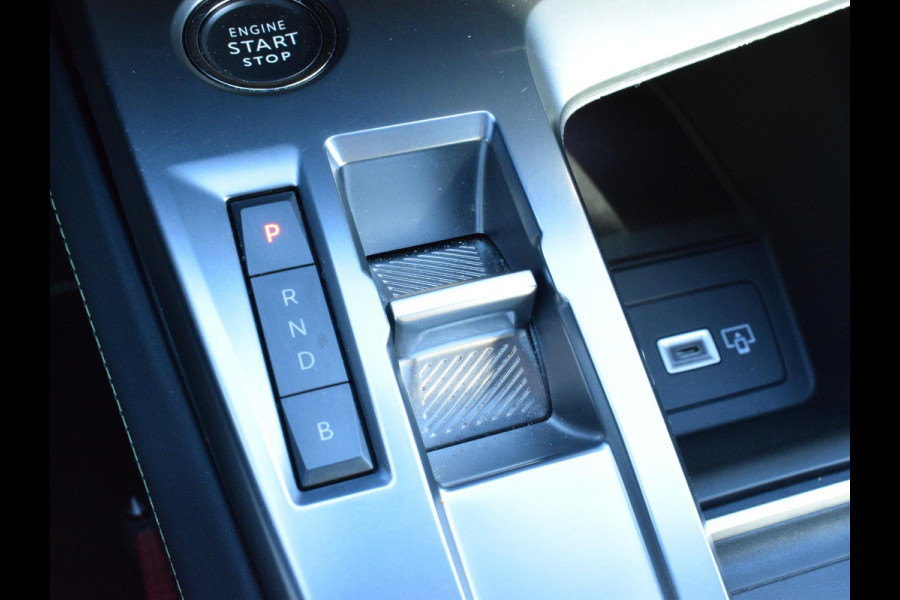 Peugeot 408 1.6 HYbrid GT 225 EAT8 First Edition SCHUIF- KANTELDAK | NAVI & CARPLAY | CAMERA MET SENSOREN | E.C.C. | Peugeot 408 1.6 HYbrid GT 225 EAT8 First Edition SCHUIF- KANTELDAK | NAVI & CARPLAY | CAMERA MET SENSOREN | E.C.C. |
