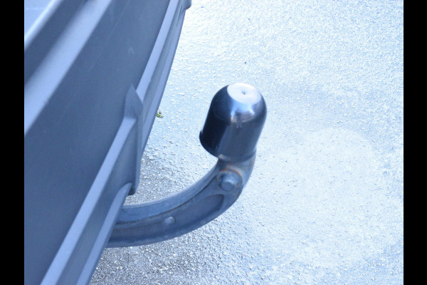 Peugeot 408 1.6 HYbrid GT 225 EAT8 First Edition SCHUIF- KANTELDAK | NAVI & CARPLAY | CAMERA MET SENSOREN | E.C.C. | Peugeot 408 1.6 HYbrid GT 225 EAT8 First Edition SCHUIF- KANTELDAK | NAVI & CARPLAY | CAMERA MET SENSOREN | E.C.C. |