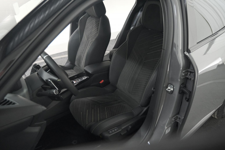 Peugeot 2008 PureTech 130 EAT8 GT | 360 Camera | Stoelmassage | Adaptieve Cruise Control | Dodehoekdetectie Peugeot 2008 PureTech 130 EAT8 GT | 360 Camera | Stoelmassage | Adaptieve Cruise Control | Dodehoekdetectie