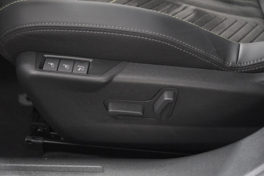 Peugeot 2008 PureTech 130 EAT8 GT | 360 Camera | Stoelmassage | Adaptieve Cruise Control | Dodehoekdetectie Peugeot 2008 PureTech 130 EAT8 GT | 360 Camera | Stoelmassage | Adaptieve Cruise Control | Dodehoekdetectie