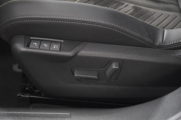 Peugeot 2008 PureTech 130 EAT8 GT | 360 Camera | Stoelmassage | Adaptieve Cruise Control | Dodehoekdetectie Peugeot 2008 PureTech 130 EAT8 GT | 360 Camera | Stoelmassage | Adaptieve Cruise Control | Dodehoekdetectie