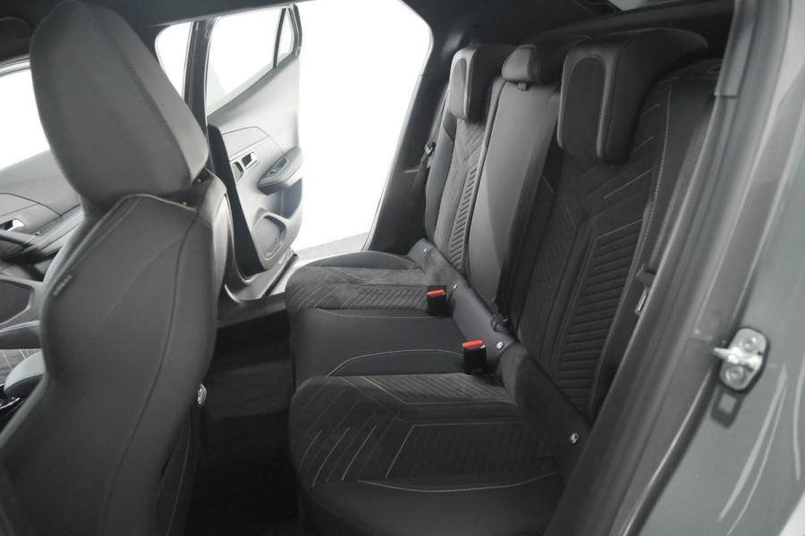 Peugeot 2008 PureTech 130 EAT8 GT | 360 Camera | Stoelmassage | Adaptieve Cruise Control | Dodehoekdetectie Peugeot 2008 PureTech 130 EAT8 GT | 360 Camera | Stoelmassage | Adaptieve Cruise Control | Dodehoekdetectie