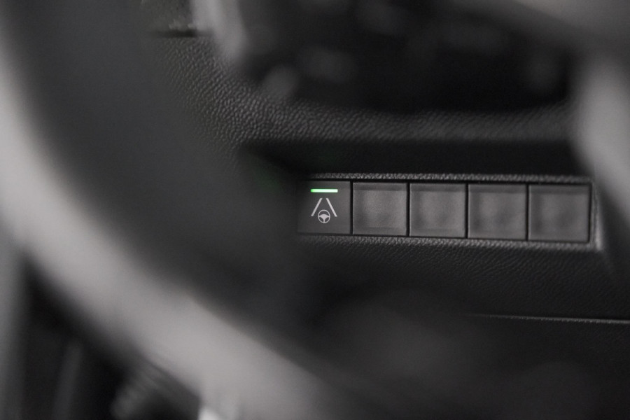 Peugeot 2008 PureTech 130 EAT8 GT | 360 Camera | Stoelmassage | Adaptieve Cruise Control | Dodehoekdetectie Peugeot 2008 PureTech 130 EAT8 GT | 360 Camera | Stoelmassage | Adaptieve Cruise Control | Dodehoekdetectie