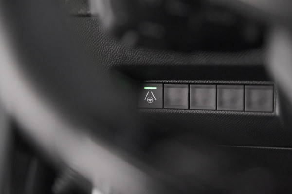 Peugeot 2008 PureTech 130 EAT8 GT | 360 Camera | Stoelmassage | Adaptieve Cruise Control | Dodehoekdetectie Peugeot 2008 PureTech 130 EAT8 GT | 360 Camera | Stoelmassage | Adaptieve Cruise Control | Dodehoekdetectie