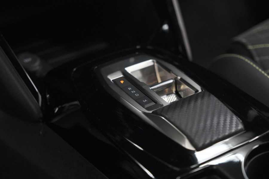 Peugeot 2008 PureTech 130 EAT8 GT | 360 Camera | Stoelmassage | Adaptieve Cruise Control | Dodehoekdetectie Peugeot 2008 PureTech 130 EAT8 GT | 360 Camera | Stoelmassage | Adaptieve Cruise Control | Dodehoekdetectie
