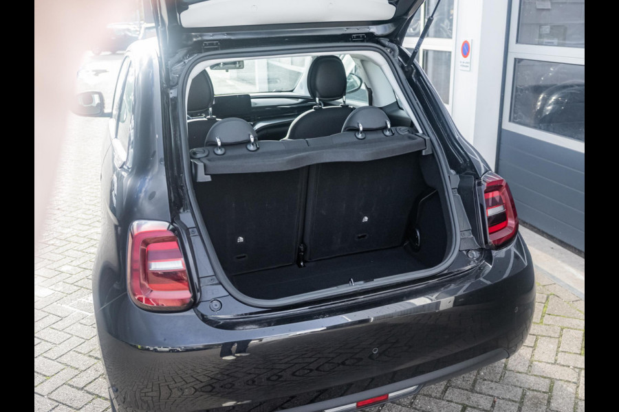 Fiat 500E 42 kWh | 17% Bijtelling | Camera | Keyless | PDC | BSM | Clima | Cruise | Apple Carplay