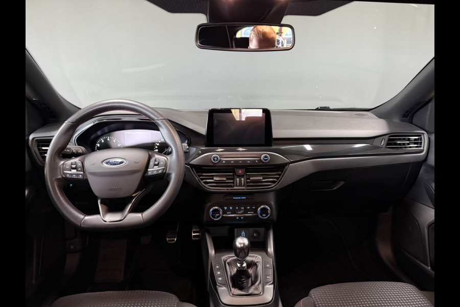Ford Focus 1.0 EcoBoost ST Line Business | Navi | Led | Afn. Trekhaak Ford Focus 1.0 EcoBoost ST Line Business | Navi | Led | Afn. Trekhaak