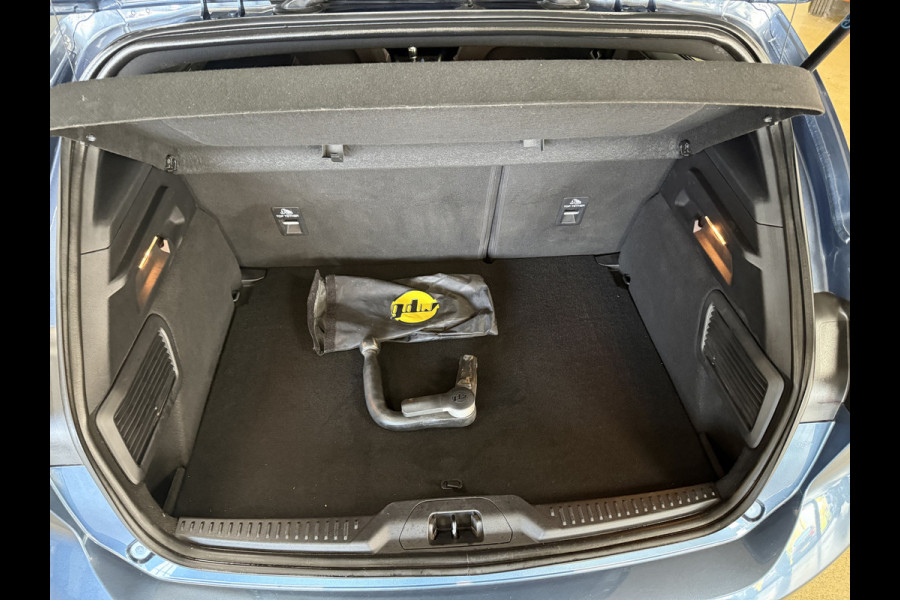 Ford Focus 1.0 EcoBoost ST Line Business | Navi | Led | Afn. Trekhaak Ford Focus 1.0 EcoBoost ST Line Business | Navi | Led | Afn. Trekhaak