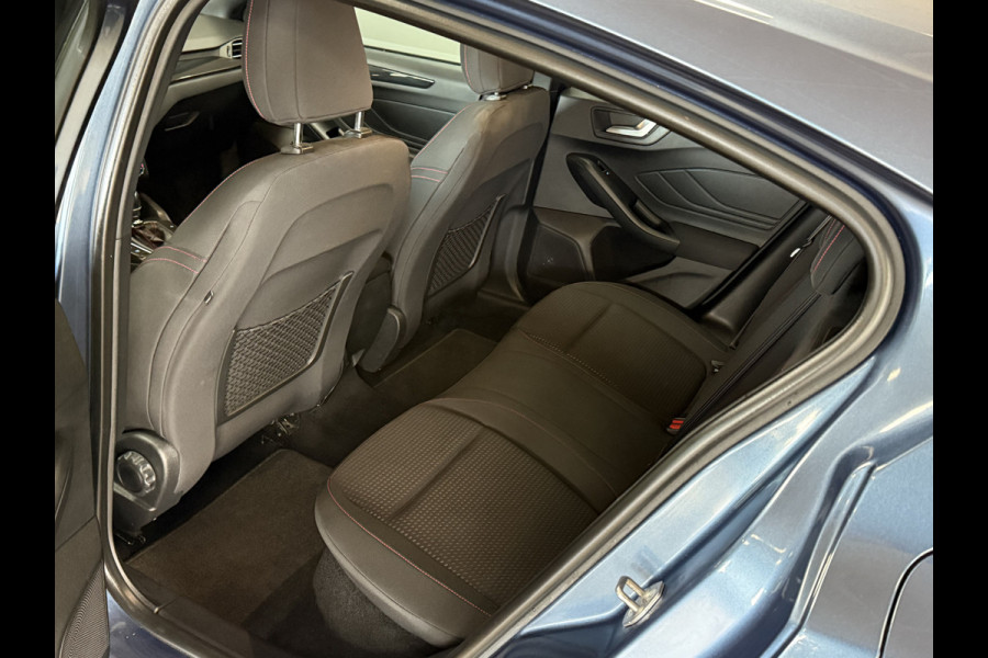 Ford Focus 1.0 EcoBoost ST Line Business | Navi | Led | Afn. Trekhaak Ford Focus 1.0 EcoBoost ST Line Business | Navi | Led | Afn. Trekhaak
