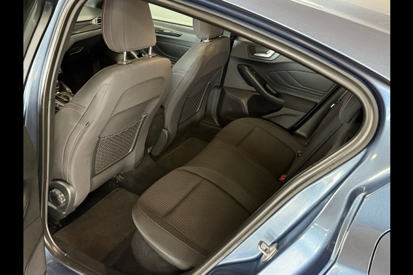 Ford Focus 1.0 EcoBoost ST Line Business | Navi | Led | Afn. Trekhaak Ford Focus 1.0 EcoBoost ST Line Business | Navi | Led | Afn. Trekhaak