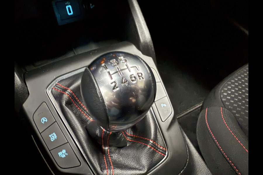 Ford Focus 1.0 EcoBoost ST Line Business | Navi | Led | Afn. Trekhaak Ford Focus 1.0 EcoBoost ST Line Business | Navi | Led | Afn. Trekhaak