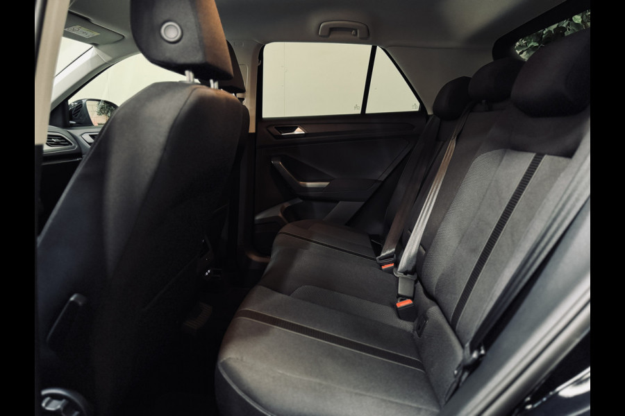 Volkswagen T-Roc 1.5 TSI Oranje Edition | NAP | IQ | Navi Volkswagen T-Roc 1.5 TSI Oranje Edition | NAP | IQ | Navi