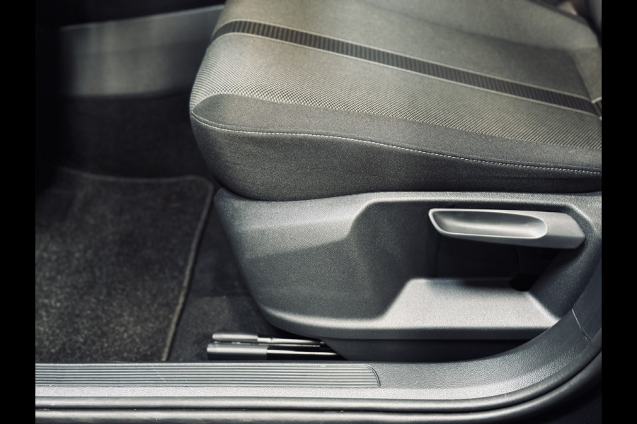 Volkswagen T-Roc 1.5 TSI Oranje Edition | NAP | IQ | Navi Volkswagen T-Roc 1.5 TSI Oranje Edition | NAP | IQ | Navi