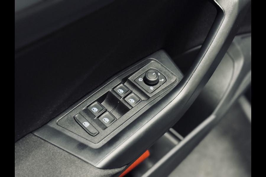 Volkswagen T-Roc 1.5 TSI Oranje Edition | NAP | IQ | Navi Volkswagen T-Roc 1.5 TSI Oranje Edition | NAP | IQ | Navi