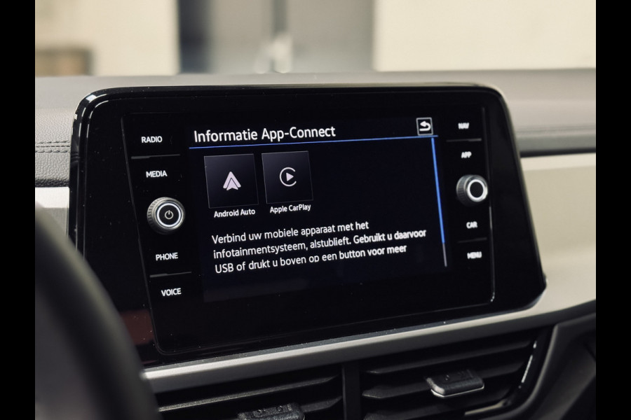 Volkswagen T-Roc 1.5 TSI Oranje Edition | NAP | IQ | Navi Volkswagen T-Roc 1.5 TSI Oranje Edition | NAP | IQ | Navi