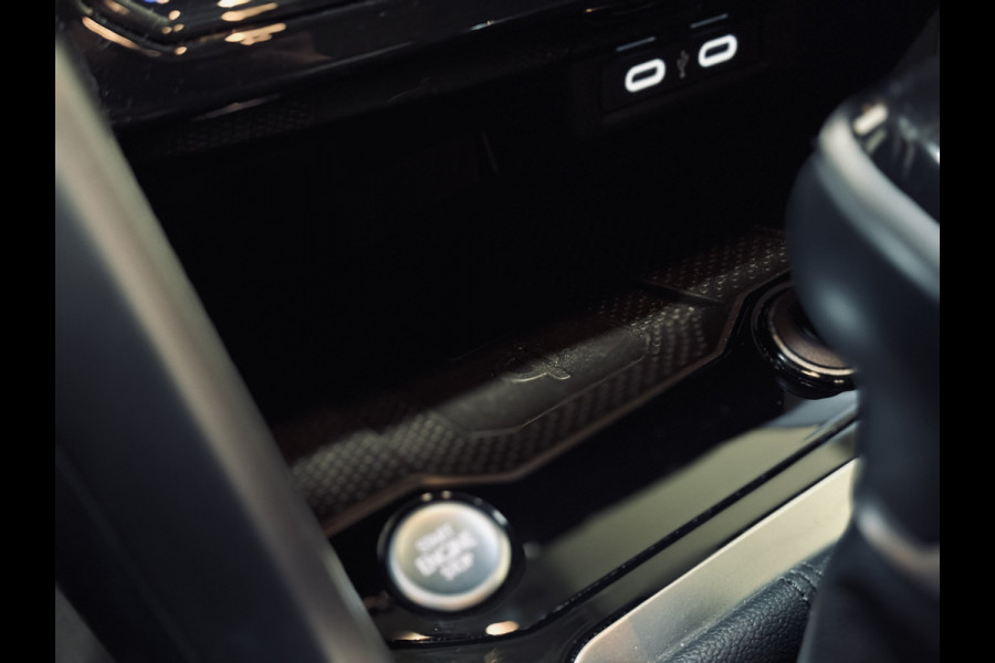 Volkswagen T-Roc 1.5 TSI Oranje Edition | NAP | IQ | Navi Volkswagen T-Roc 1.5 TSI Oranje Edition | NAP | IQ | Navi