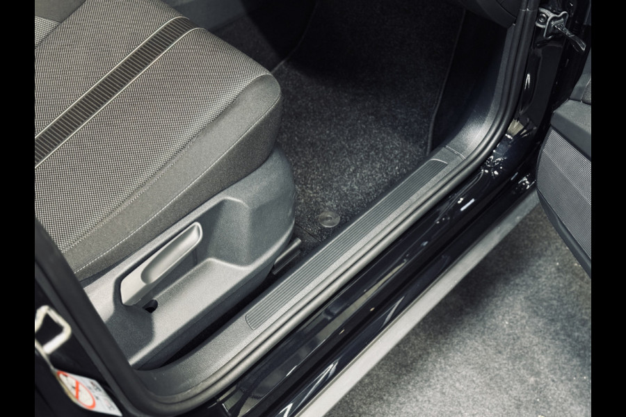 Volkswagen T-Roc 1.5 TSI Oranje Edition | NAP | IQ | Navi Volkswagen T-Roc 1.5 TSI Oranje Edition | NAP | IQ | Navi