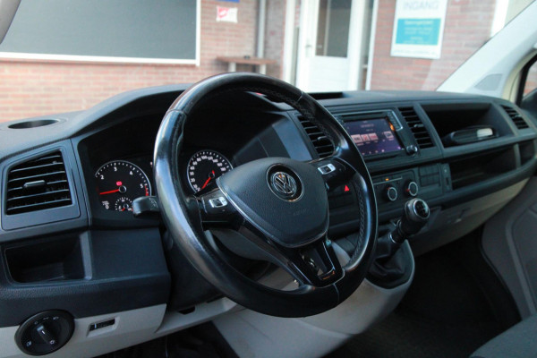 Volkswagen Transporter 2.0 TDI 102PK L2H1 / App connect / Imperiaal / Multi stuur / 3 zits Volkswagen Transporter 2.0 TDI 102PK L2H1 / App connect / Imperiaal / Multi stuur / 3 zits