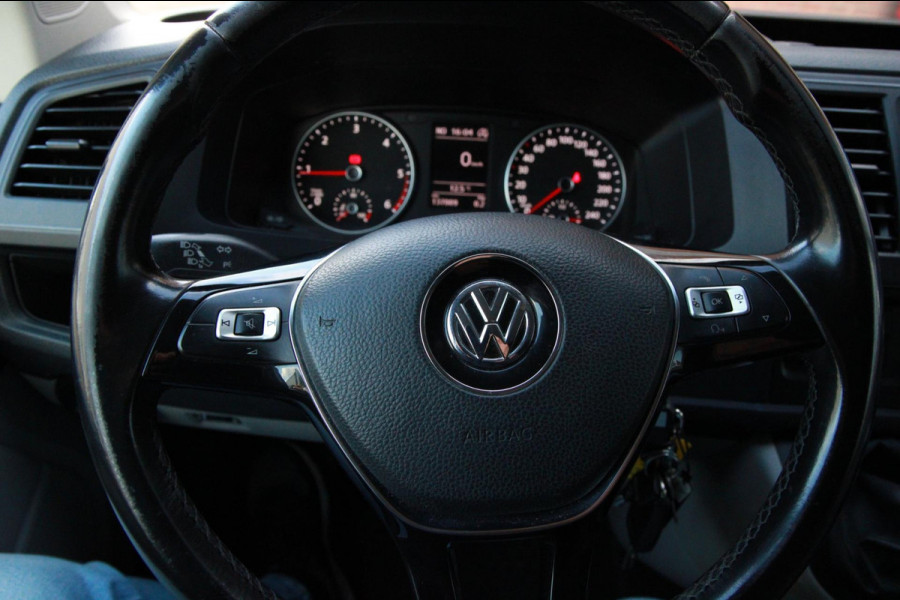 Volkswagen Transporter 2.0 TDI 102PK L2H1 / App connect / Imperiaal / Multi stuur / 3 zits Volkswagen Transporter 2.0 TDI 102PK L2H1 / App connect / Imperiaal / Multi stuur / 3 zits