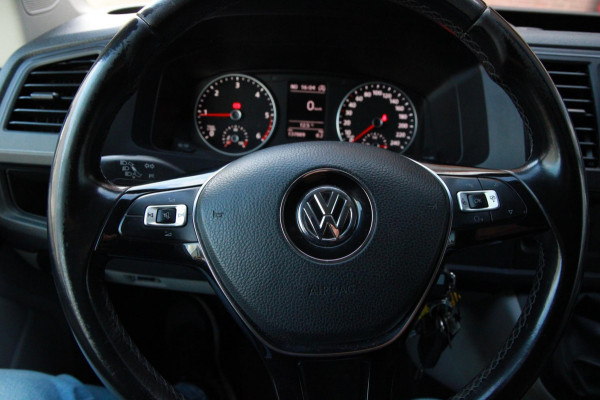 Volkswagen Transporter 2.0 TDI 102PK L2H1 / App connect / Imperiaal / Multi stuur / 3 zits Volkswagen Transporter 2.0 TDI 102PK L2H1 / App connect / Imperiaal / Multi stuur / 3 zits