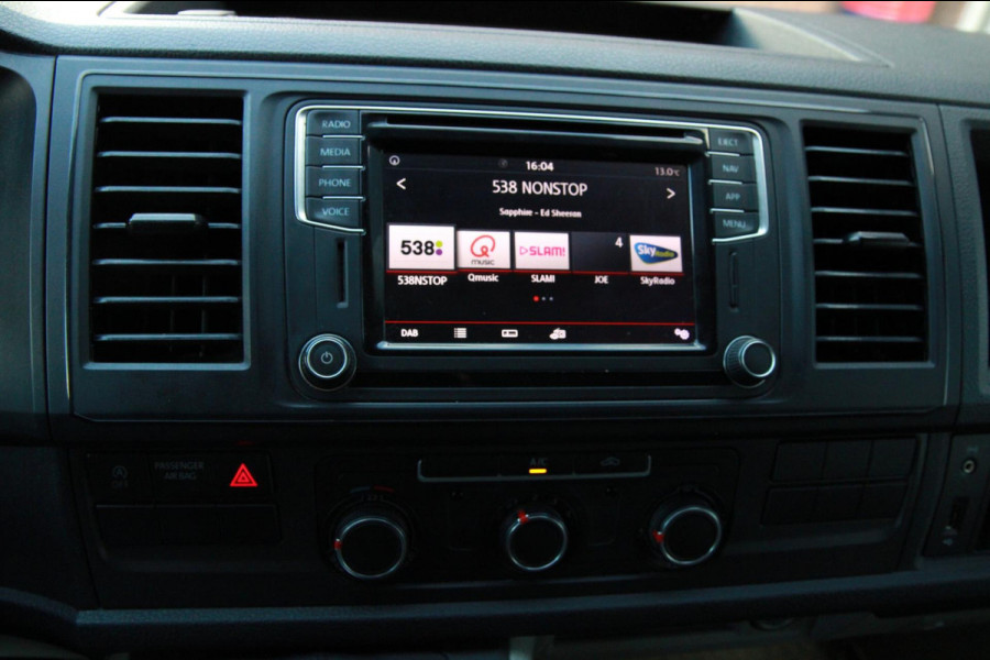 Volkswagen Transporter 2.0 TDI 102PK L2H1 / App connect / Imperiaal / Multi stuur / 3 zits Volkswagen Transporter 2.0 TDI 102PK L2H1 / App connect / Imperiaal / Multi stuur / 3 zits