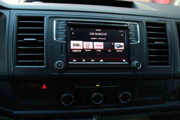 Volkswagen Transporter 2.0 TDI 102PK L2H1 / App connect / Imperiaal / Multi stuur / 3 zits Volkswagen Transporter 2.0 TDI 102PK L2H1 / App connect / Imperiaal / Multi stuur / 3 zits