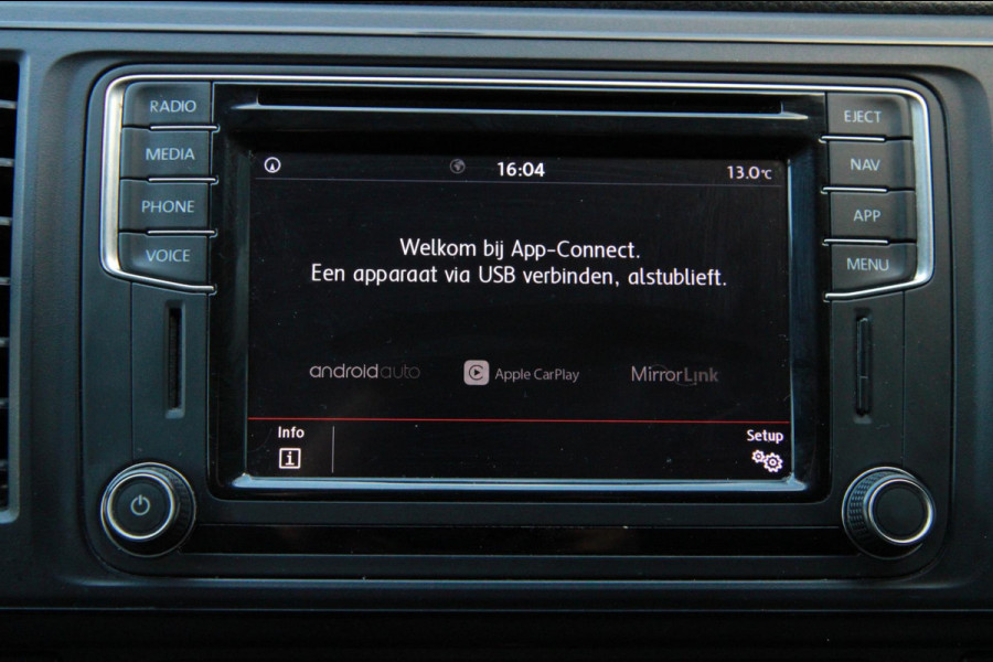 Volkswagen Transporter 2.0 TDI 102PK L2H1 / App connect / Imperiaal / Multi stuur / 3 zits Volkswagen Transporter 2.0 TDI 102PK L2H1 / App connect / Imperiaal / Multi stuur / 3 zits