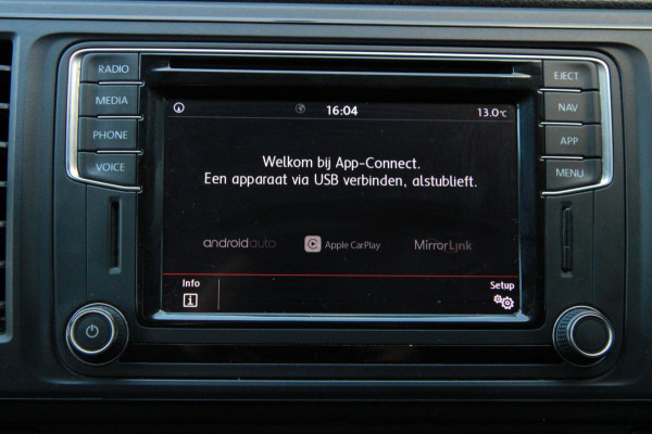 Volkswagen Transporter 2.0 TDI 102PK L2H1 / App connect / Imperiaal / Multi stuur / 3 zits Volkswagen Transporter 2.0 TDI 102PK L2H1 / App connect / Imperiaal / Multi stuur / 3 zits