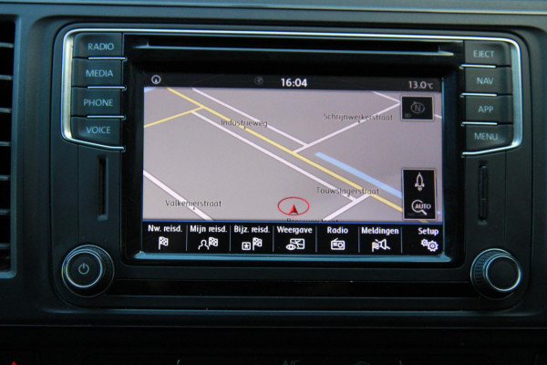 Volkswagen Transporter 2.0 TDI 102PK L2H1 / App connect / Imperiaal / Multi stuur / 3 zits Volkswagen Transporter 2.0 TDI 102PK L2H1 / App connect / Imperiaal / Multi stuur / 3 zits