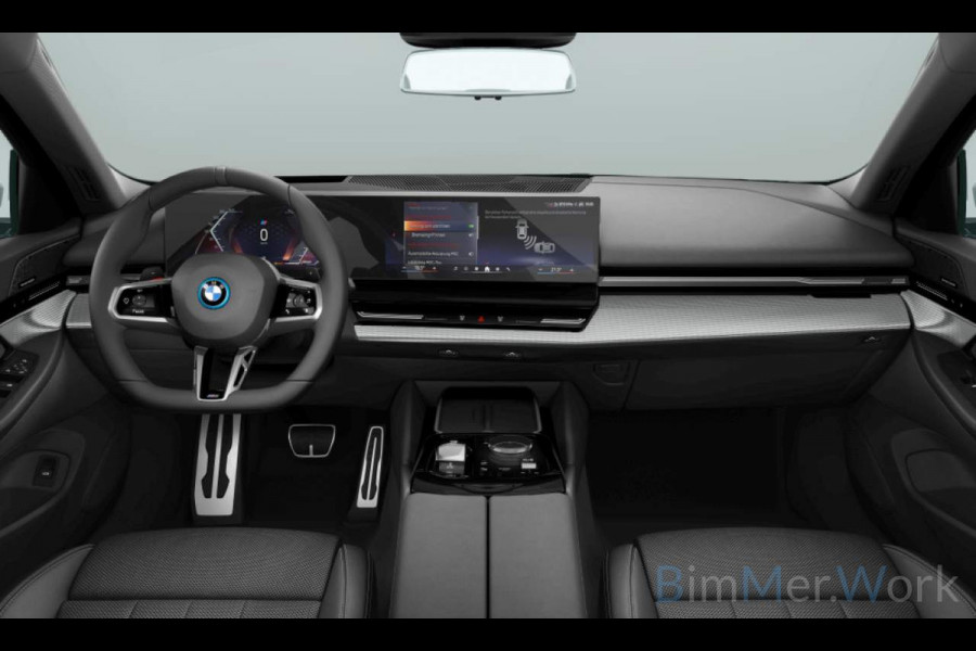 BMW 5 Serie 530e M-Sport Pano ACC 360 H/K Stoel-vent Brooklyngrau BMW 5 Serie 530e M-Sport Pano ACC 360 H/K Stoel-vent Brooklyngrau
