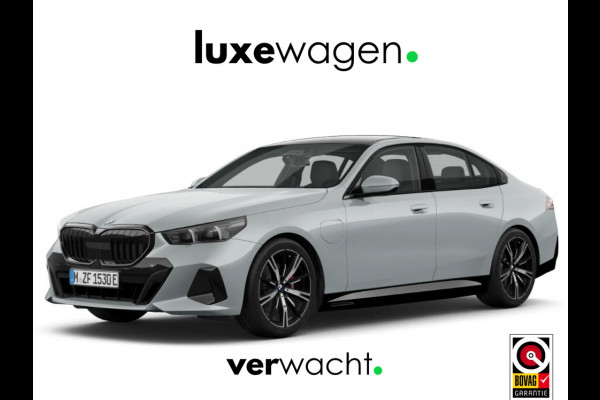 BMW 5 Serie 530e M-Sport Pano ACC 360 H/K Stoel-vent Brooklyngrau BMW 5 Serie 530e M-Sport Pano ACC 360 H/K Stoel-vent Brooklyngrau