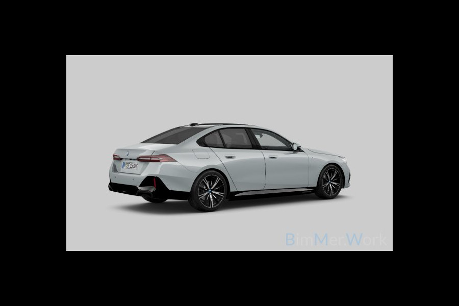 BMW 5 Serie 530e M-Sport Pano ACC 360 H/K Stoel-vent Brooklyngrau BMW 5 Serie 530e M-Sport Pano ACC 360 H/K Stoel-vent Brooklyngrau