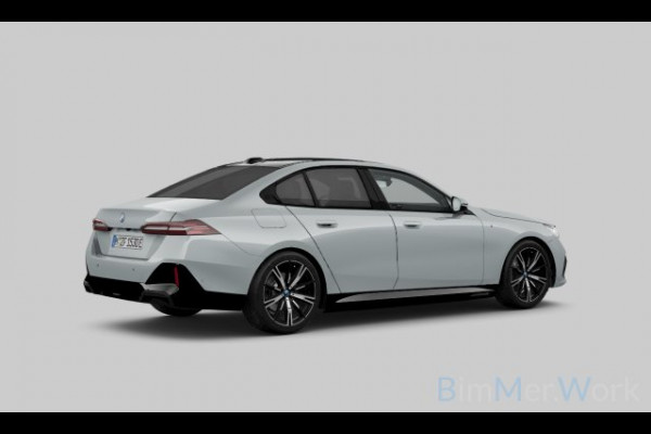 BMW 5 Serie 530e M-Sport Pano ACC 360 H/K Stoel-vent Brooklyngrau BMW 5 Serie 530e M-Sport Pano ACC 360 H/K Stoel-vent Brooklyngrau