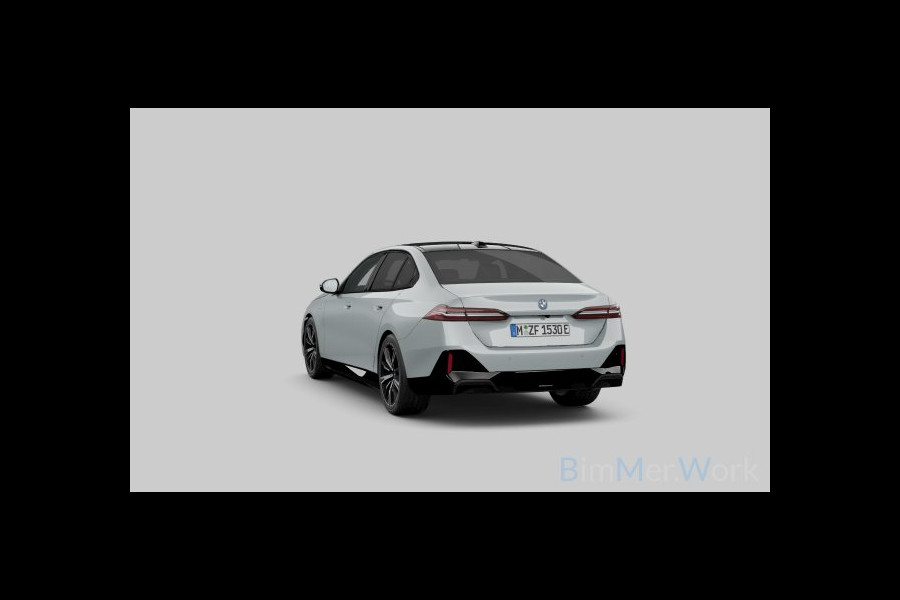 BMW 5 Serie 530e M-Sport Pano ACC 360 H/K Stoel-vent Brooklyngrau BMW 5 Serie 530e M-Sport Pano ACC 360 H/K Stoel-vent Brooklyngrau